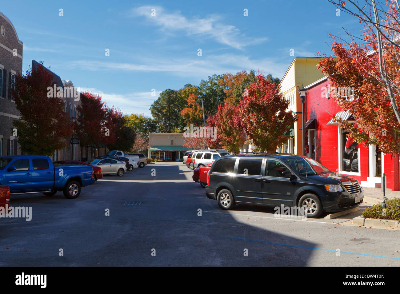 Les entreprises et la variété de boutiques le long de la rue de Beaufort dans Chapin, SC à l'automne. Chapin est une petite ville dans les Midlands de SC, USA. Banque D'Images