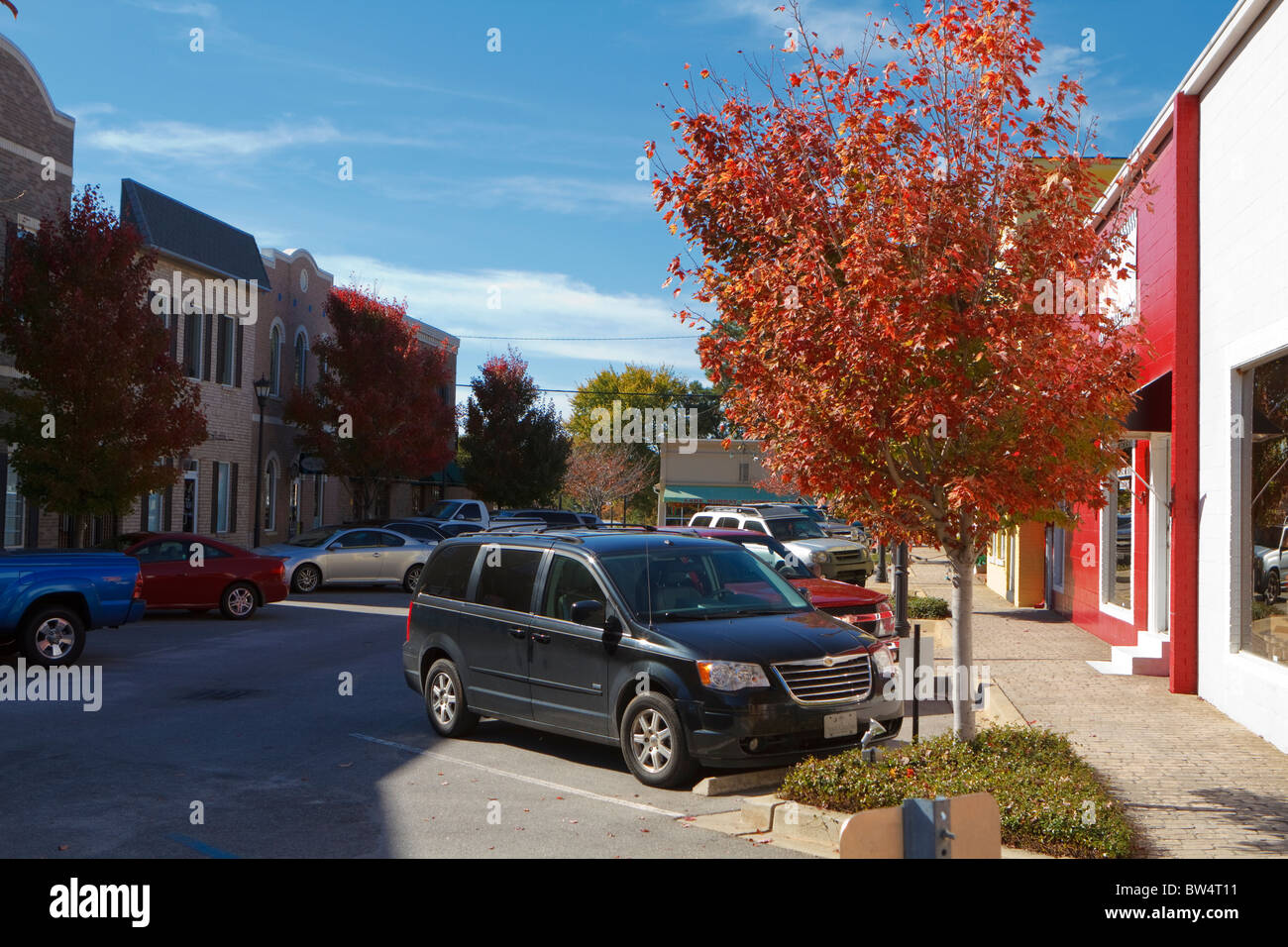 Les entreprises et la variété de boutiques le long de la rue de Beaufort dans Chapin, SC à l'automne. Chapin est une petite ville dans les Midlands de SC, USA. Banque D'Images