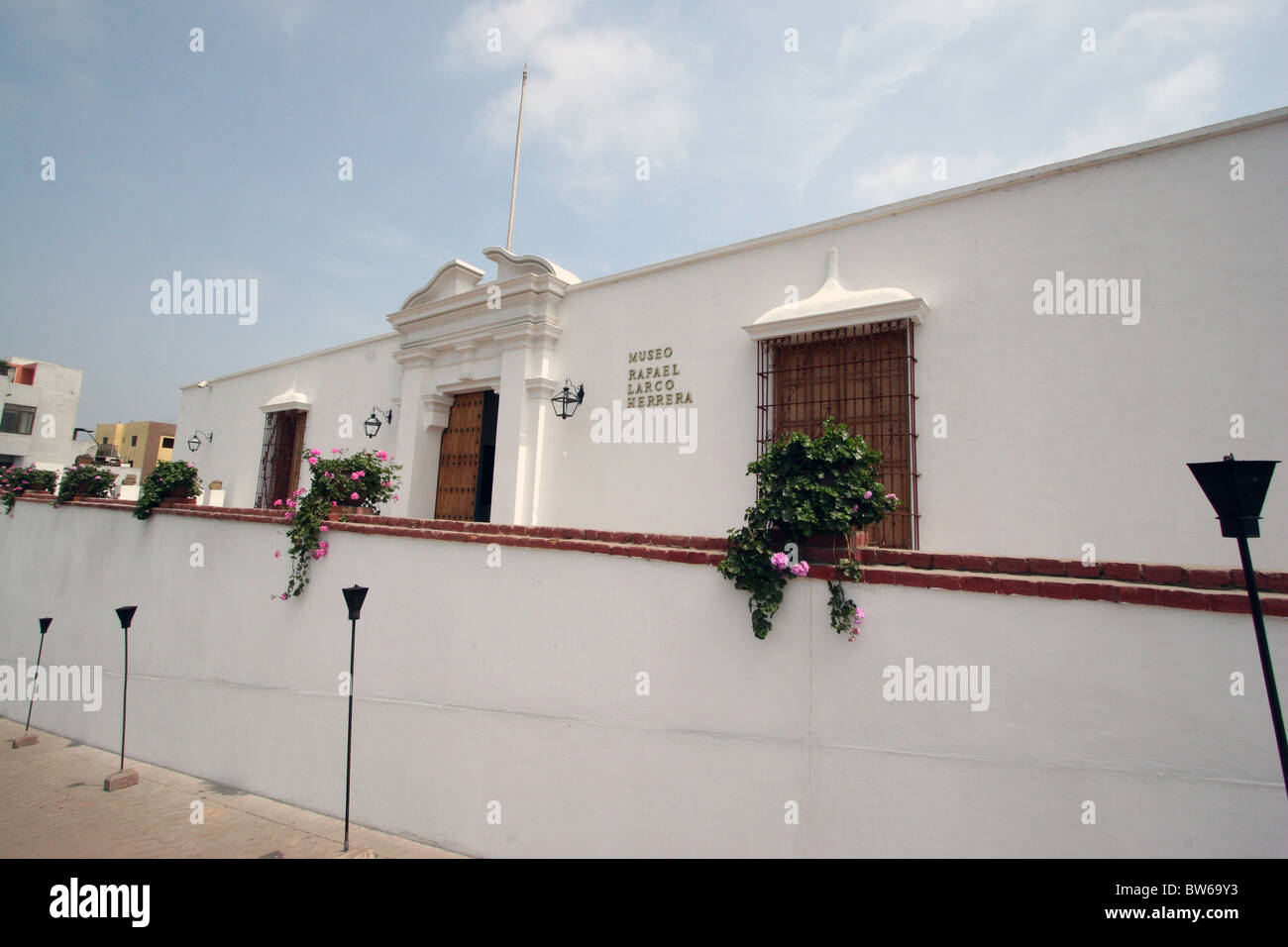 Façade du Musée Larco, Lima, Pérou. Banque D'Images