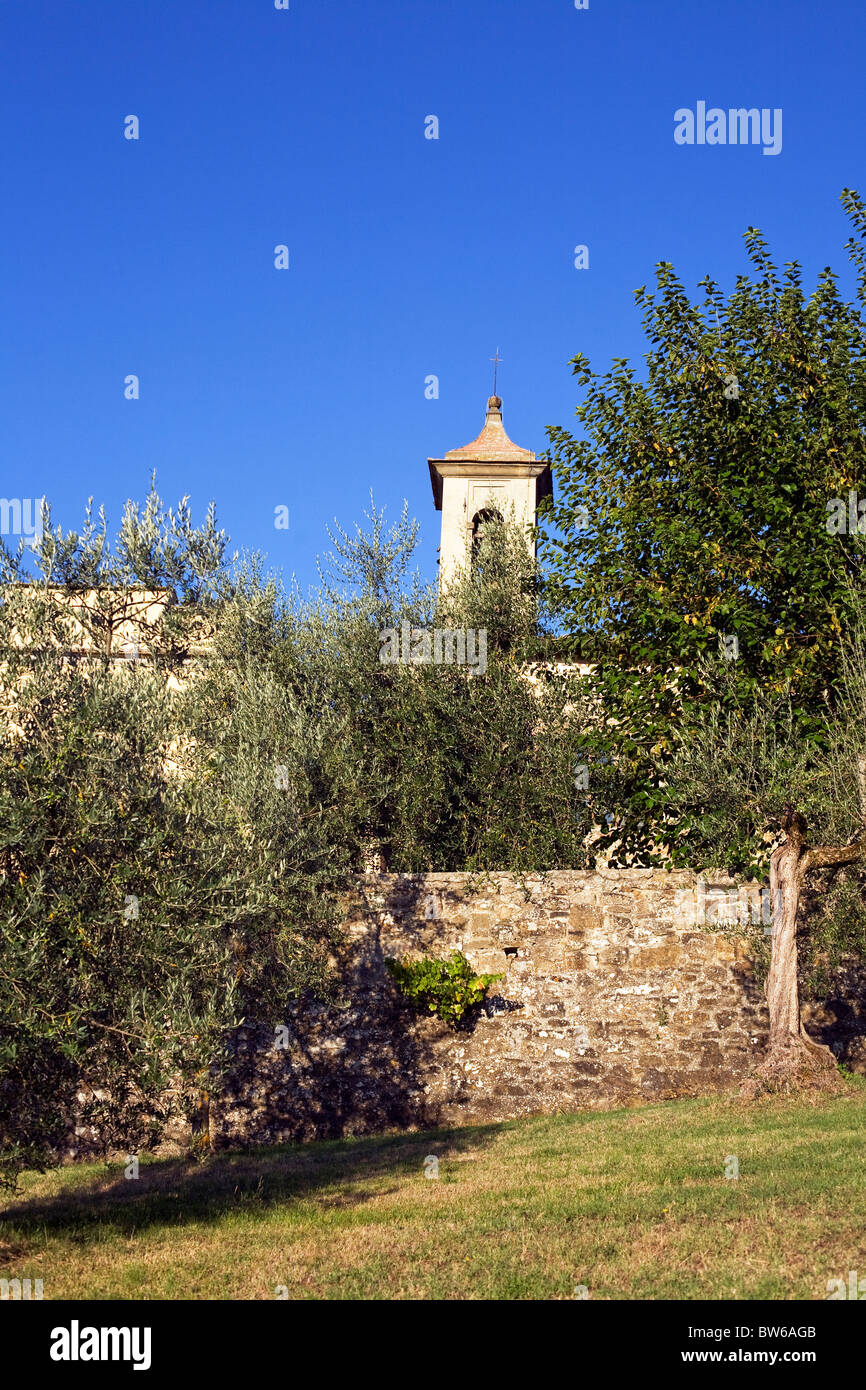 Le clocher de Pieve di Santa Maria Novella en dessous de Radda in Chianti, Toscane, Italie Banque D'Images