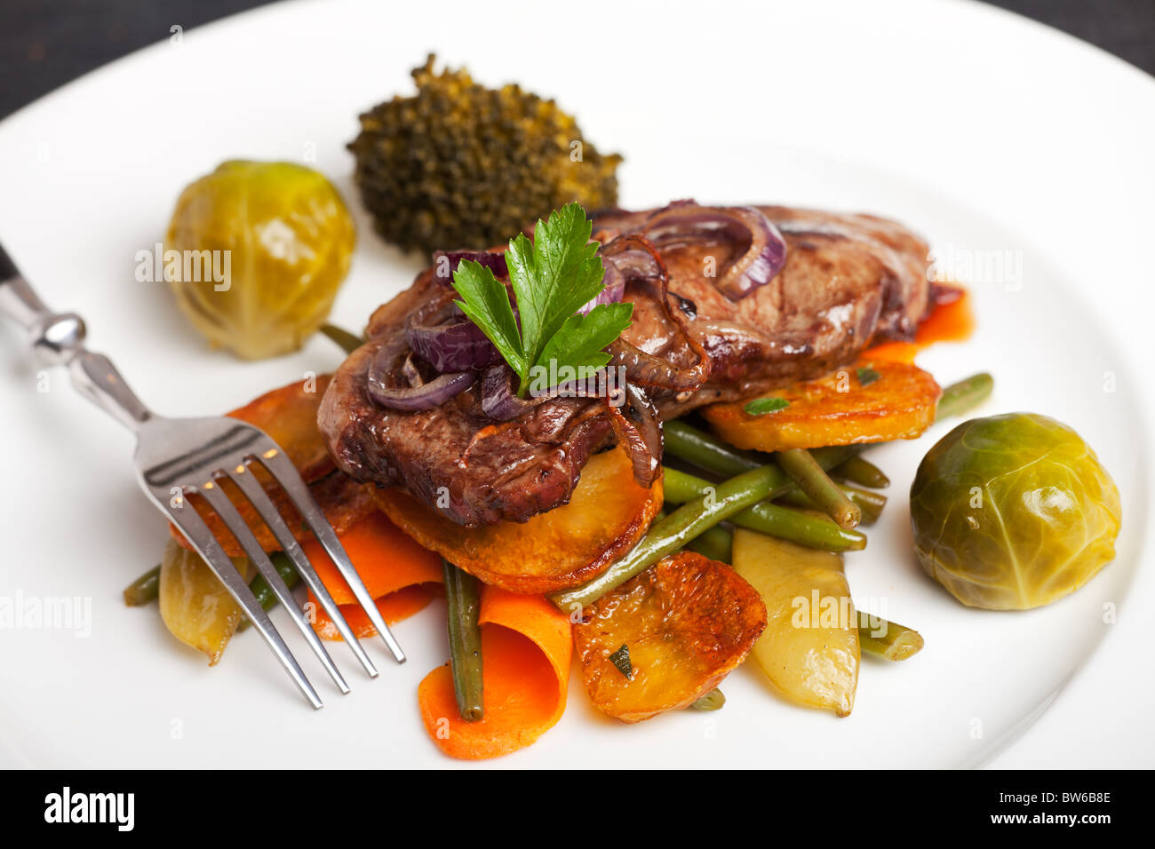 Steak souabe avec oignon grillé Banque D'Images