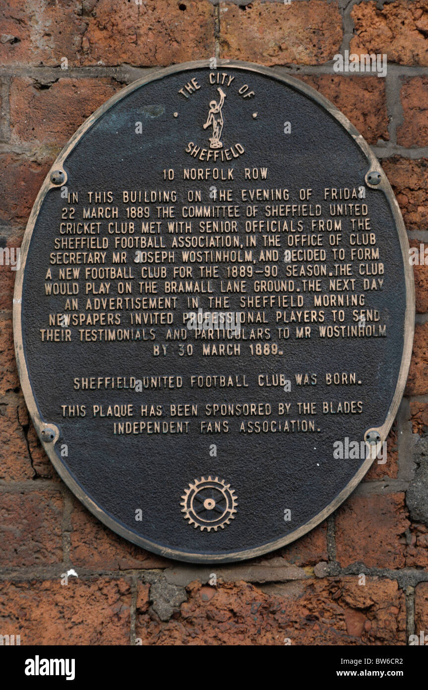 Une plaque commémorant la fondation de Sheffield United Football Club. Banque D'Images