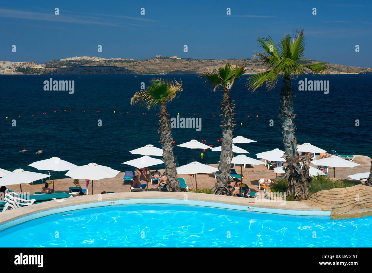 Piscine de l'hôtel, St Pauls Bay, Malte Banque D'Images