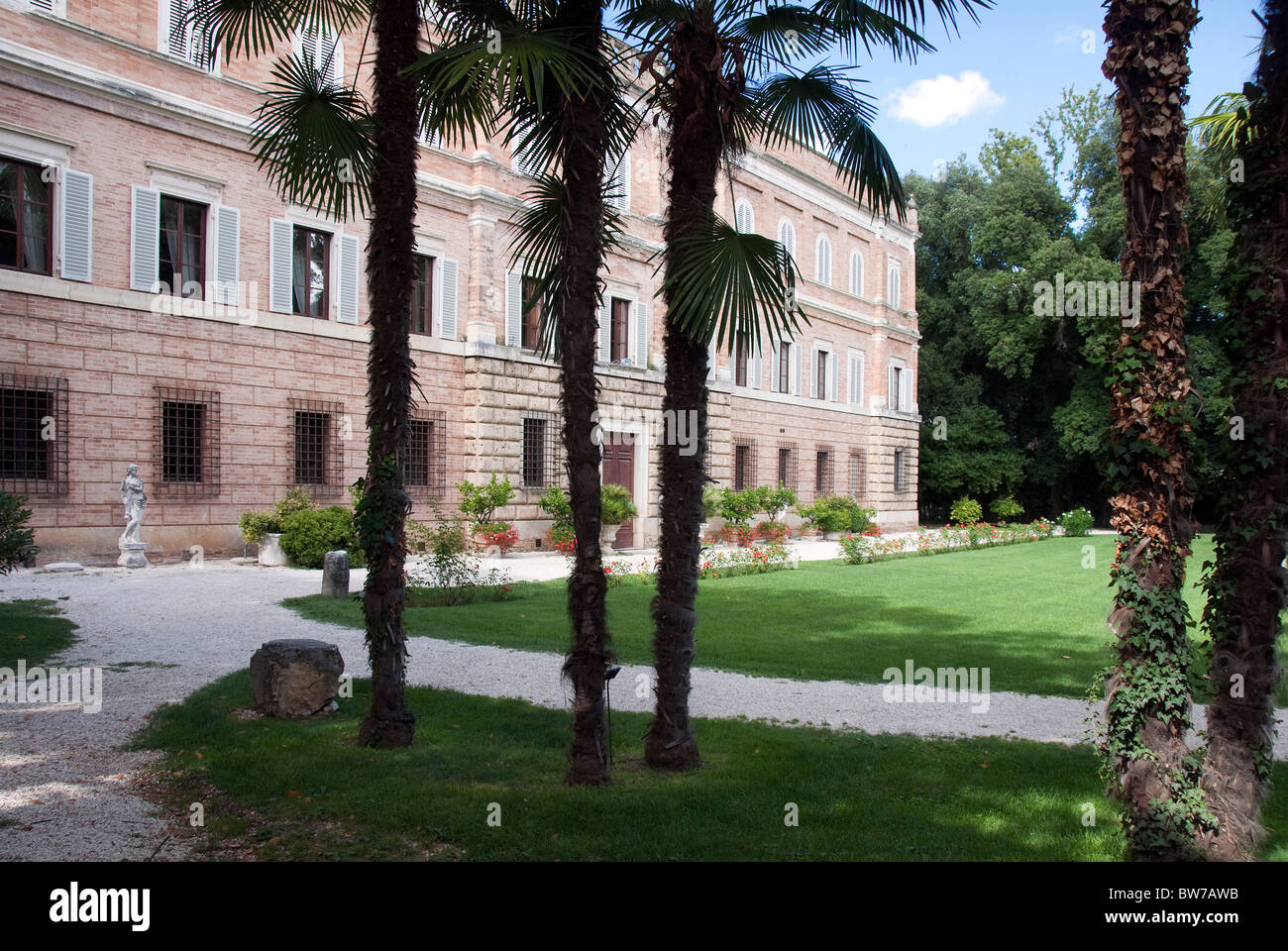 La structure et le couvent jardins de Abbadia di Fiastra, Marches, province d'Maceratta, Italie Banque D'Images