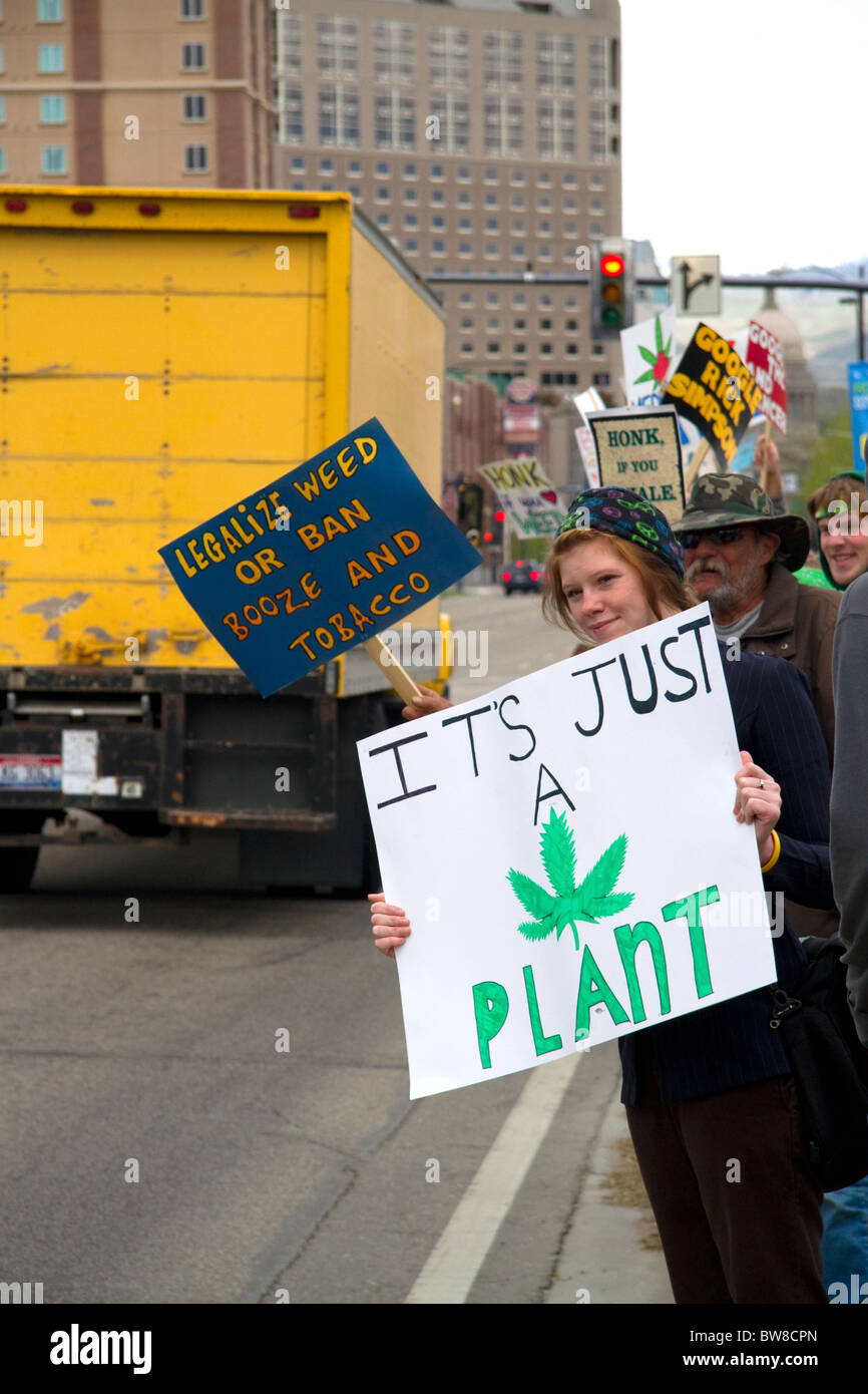 Les gens rassemblement pour la légalisation de la marijuana médicale dans la région de Boise, Idaho, USA. Banque D'Images