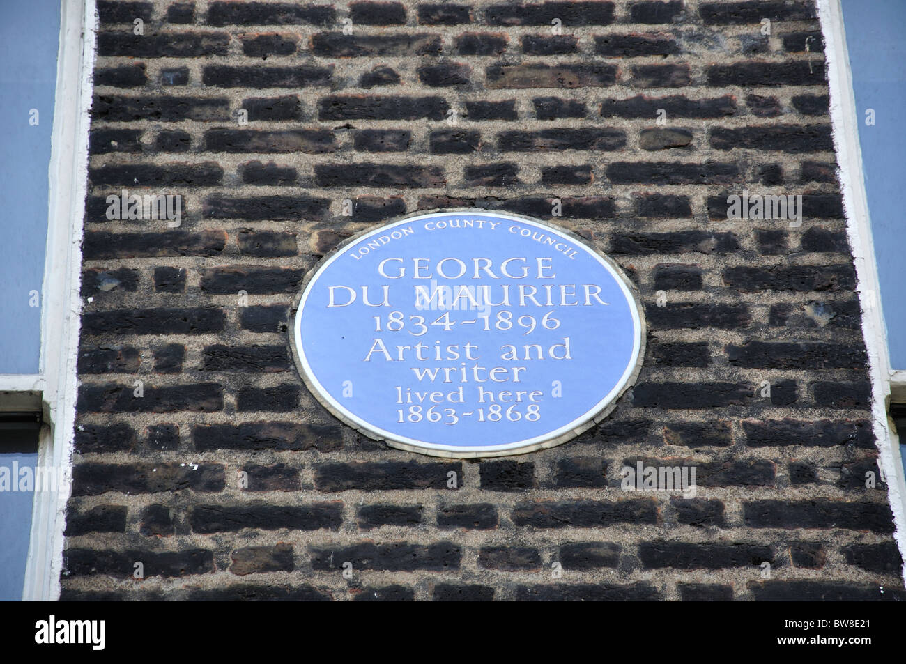 George du Maurier blue plaque, Great Russell Street, Bloomsbury, Londres, Angleterre, Royaume-Uni Banque D'Images
