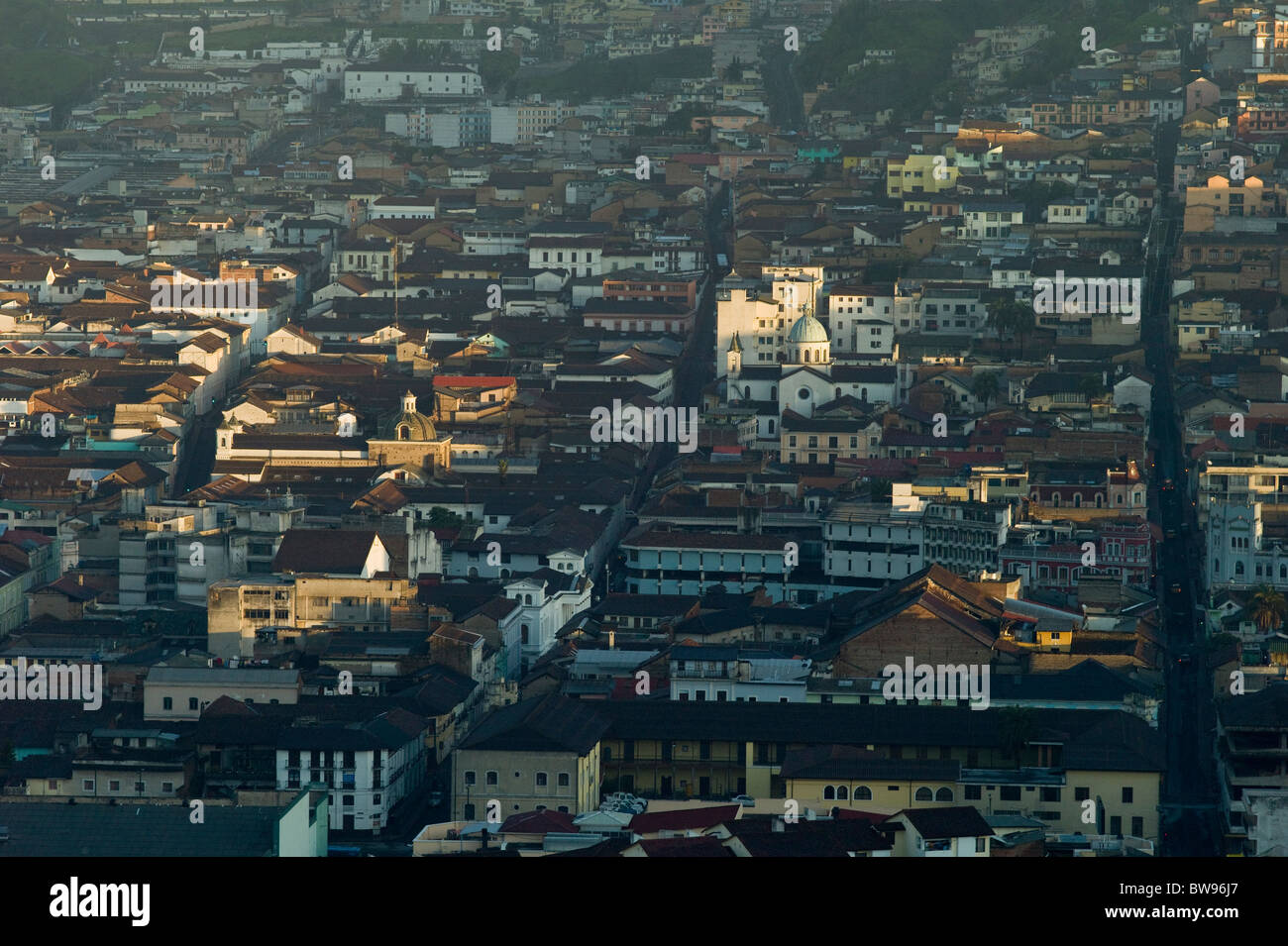 Vue sur le Centro Historico au lever du soleil, Quito, Équateur Banque D'Images