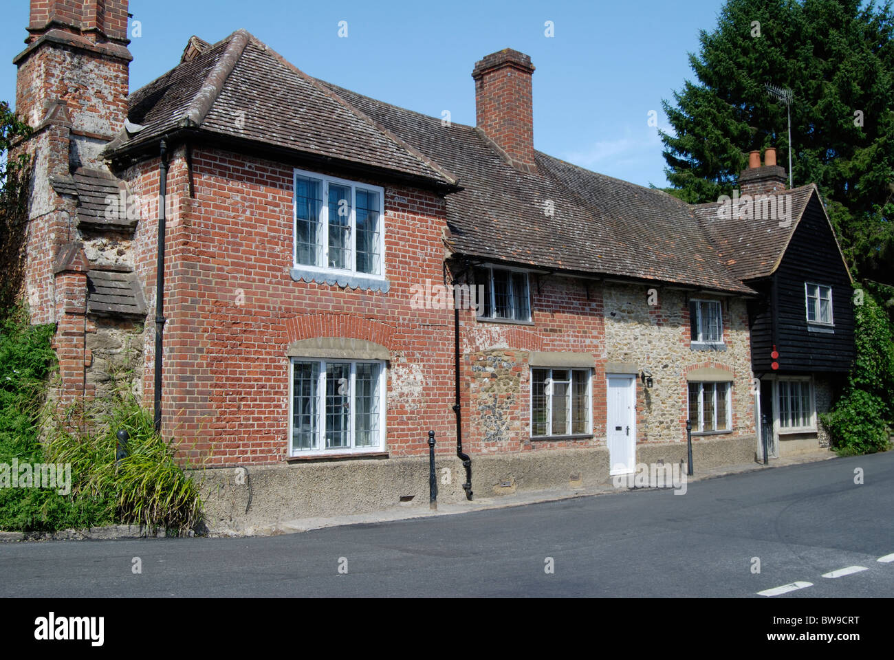 Ancien et pittoresque cottage en brique à Shere. Près de Dorking. Surrey. L'Angleterre Banque D'Images