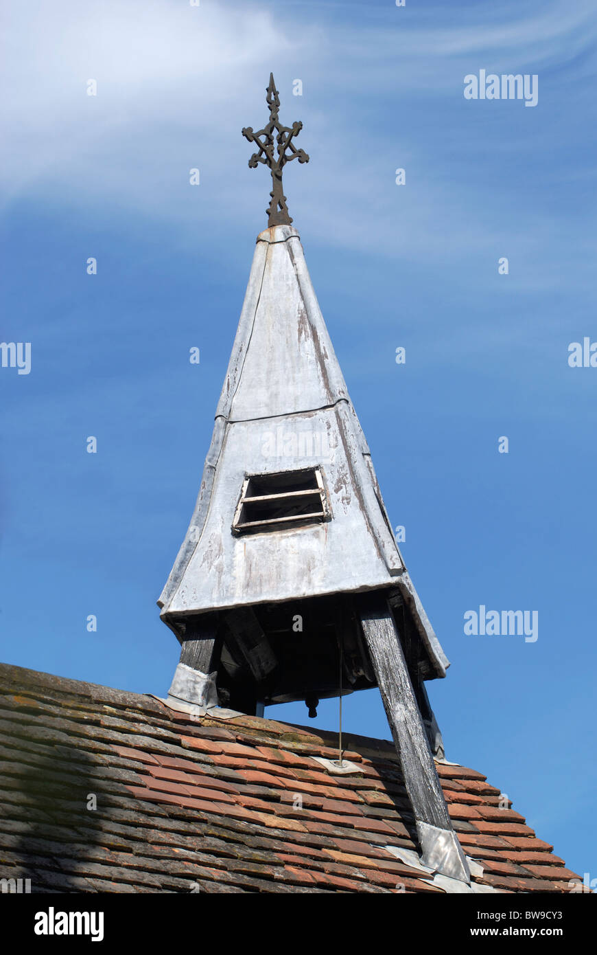 Pyramide des logements pour Bell sur la toiture du village hall à Shere près de Dorking, Surrey, Angleterre Banque D'Images