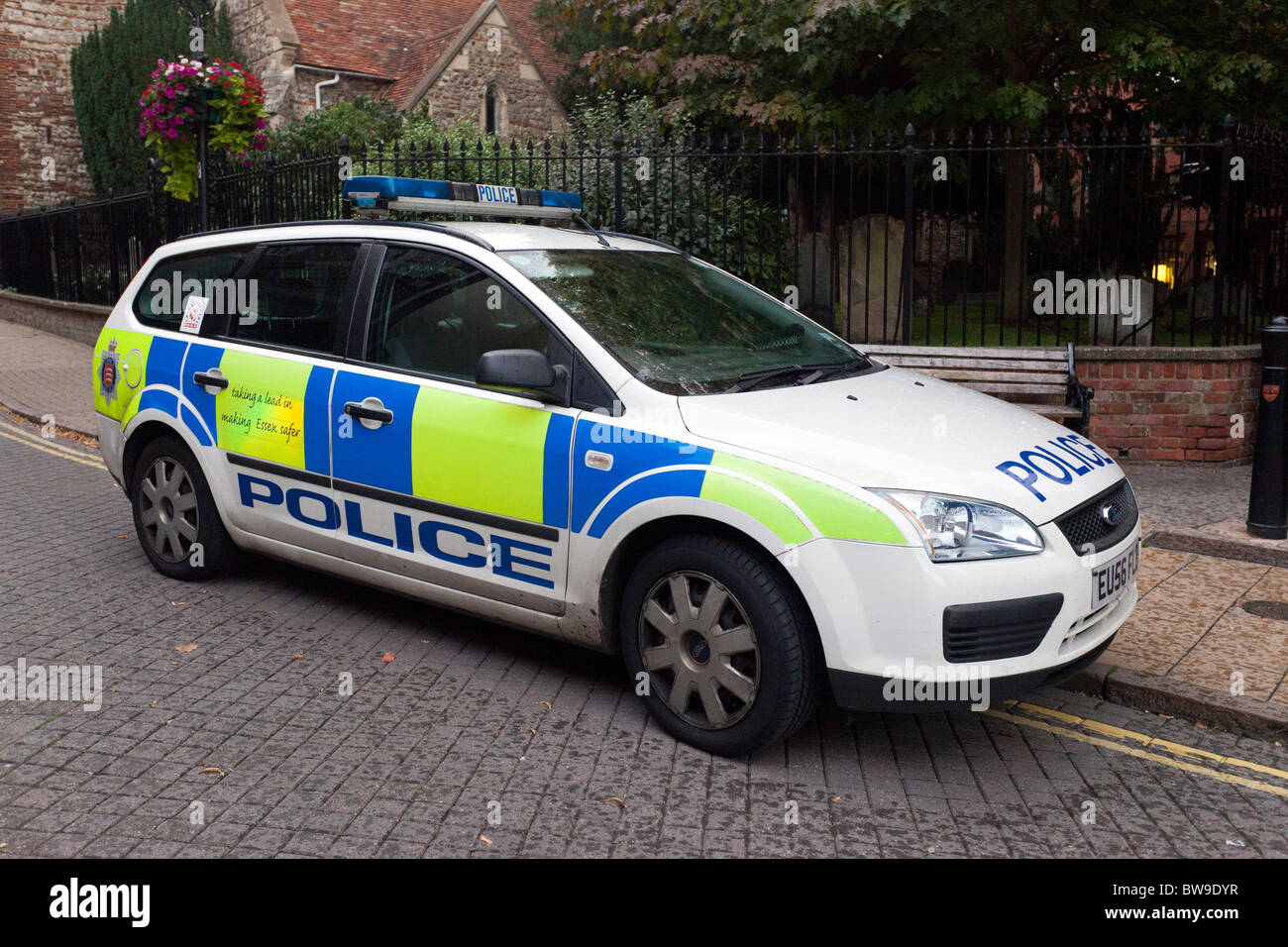 Voiture de police garée dans une rue, UK Banque D'Images