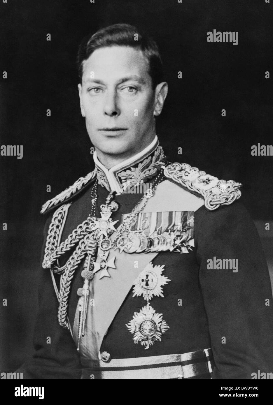 Portrait photo c1940s de George VI (1895 - 1952) - Roi du Royaume-Uni à partir du 11 décembre 1936 jusqu'à sa mort en 1952. Banque D'Images