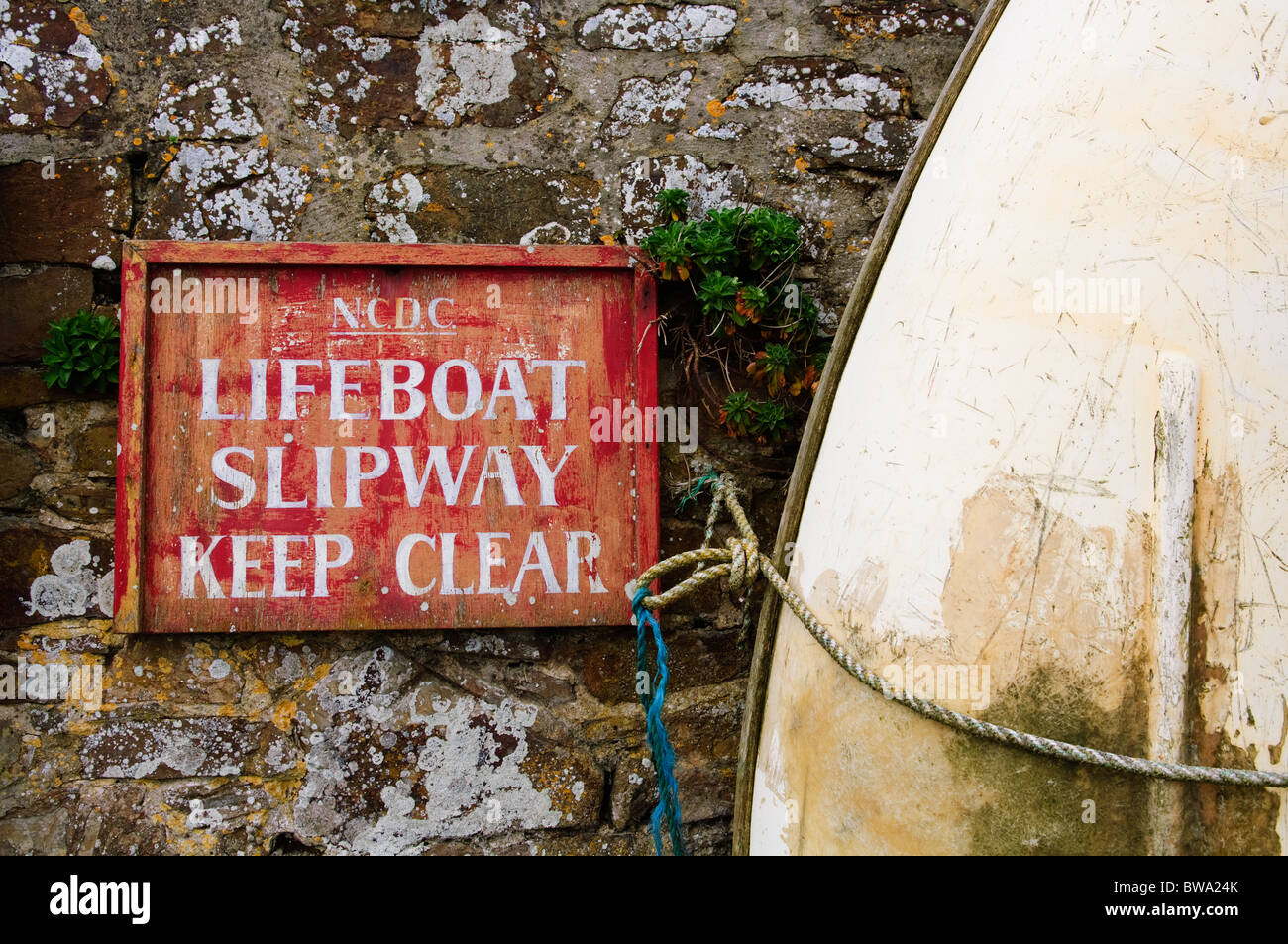 Un panneau de bonne clarté sur un mur à Bude Harbour, Bude, North Cornwall, Angleterre. Banque D'Images