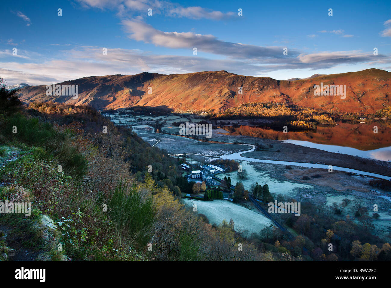 Frosty matin de novembre, surprise, les lacs anglais Derwentwater, Cumbria Banque D'Images