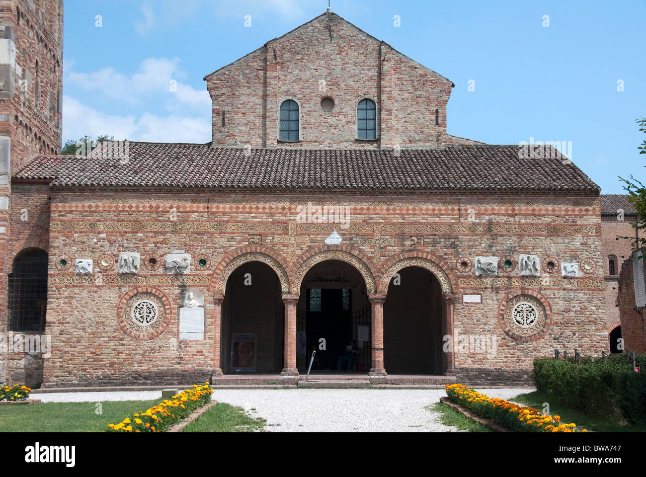 Façade de l'abbaye de Pomposa, province de Ferrare en Émilie-Romagne Banque D'Images