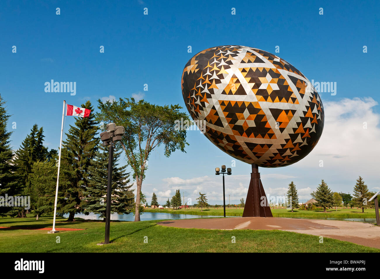 Vegreville (Alberta, Canada) : pysanka géant le plus grand Oeuf de Pâques ukrainien. Banque D'Images