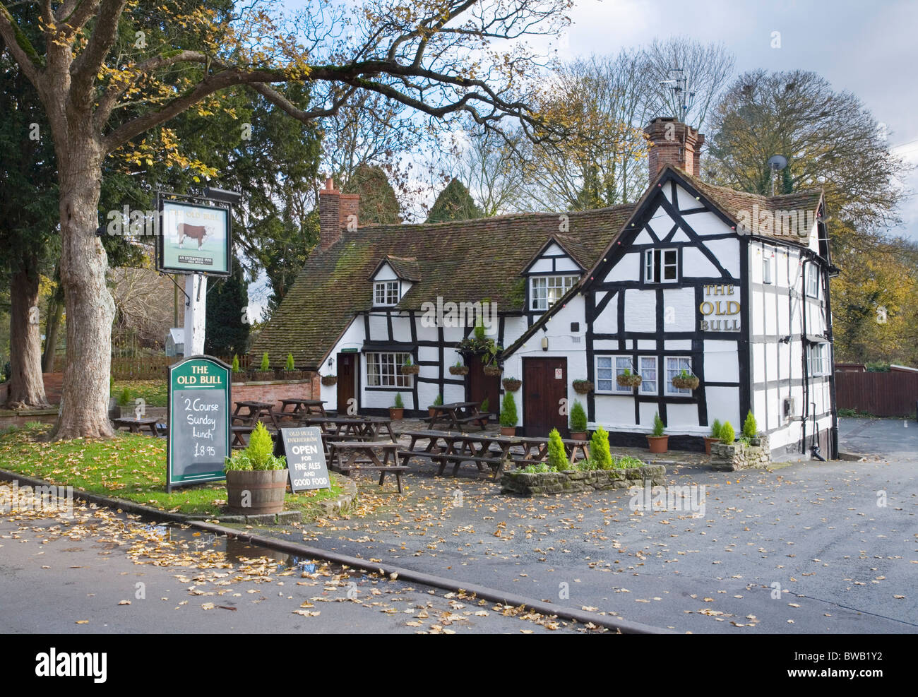 Le Old Bull Inn à Inkberrow. Worcestershire. L'Angleterre. UK. Banque D'Images