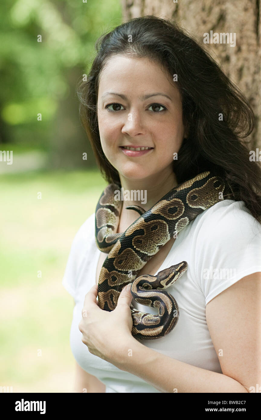 Femme Serpent Banque De Photographies Et D images Haute R solution Femme Serpent Banque De Photographies Et D images Haute R solution
