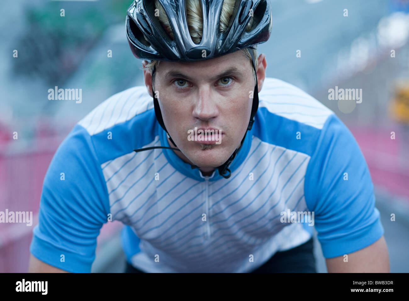 Cycliste à déterminé Banque D'Images