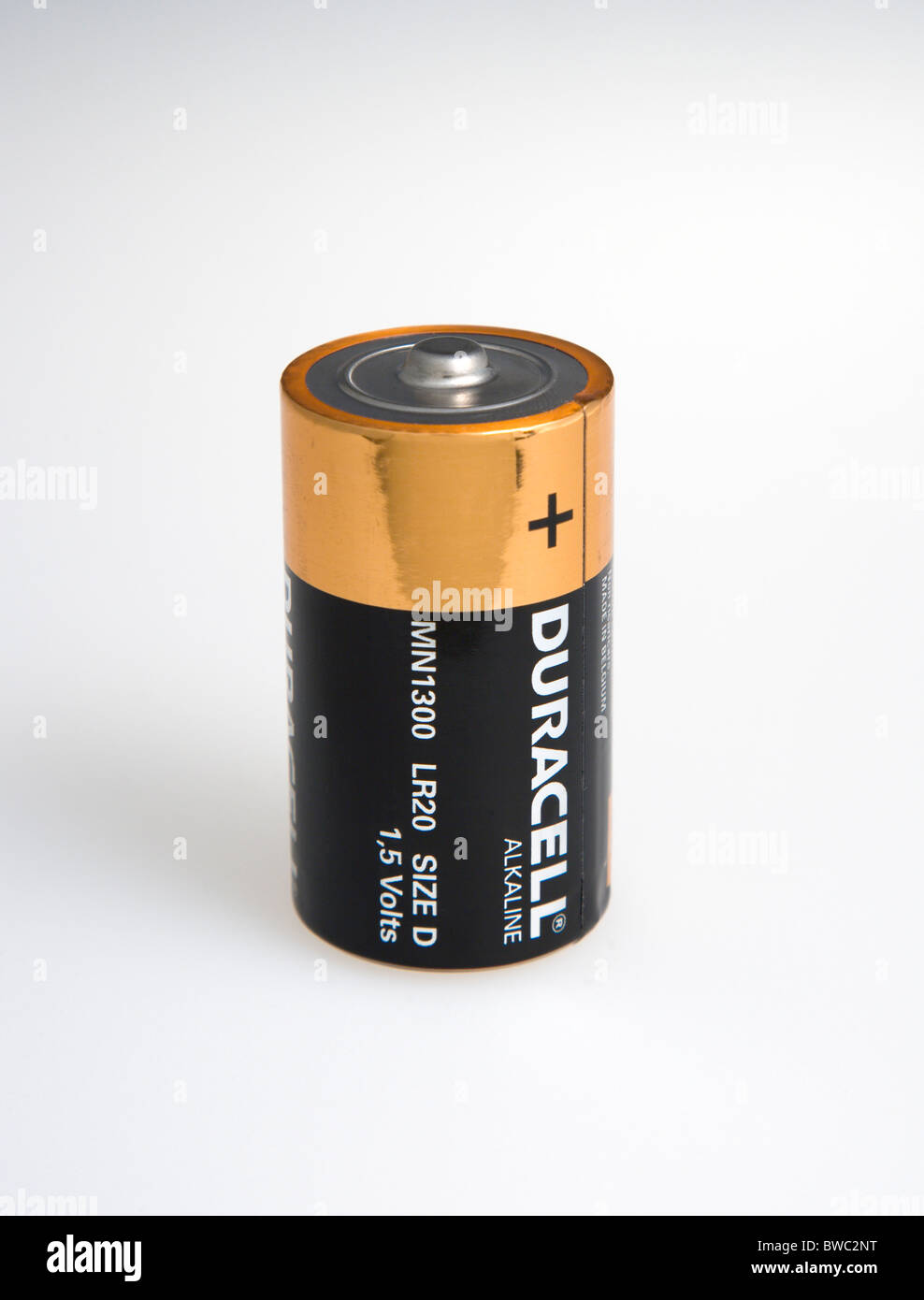 L'électricité, d'alimentation, batteries, piles Duracell alcaline 1,5 volts sur un fond blanc. Banque D'Images