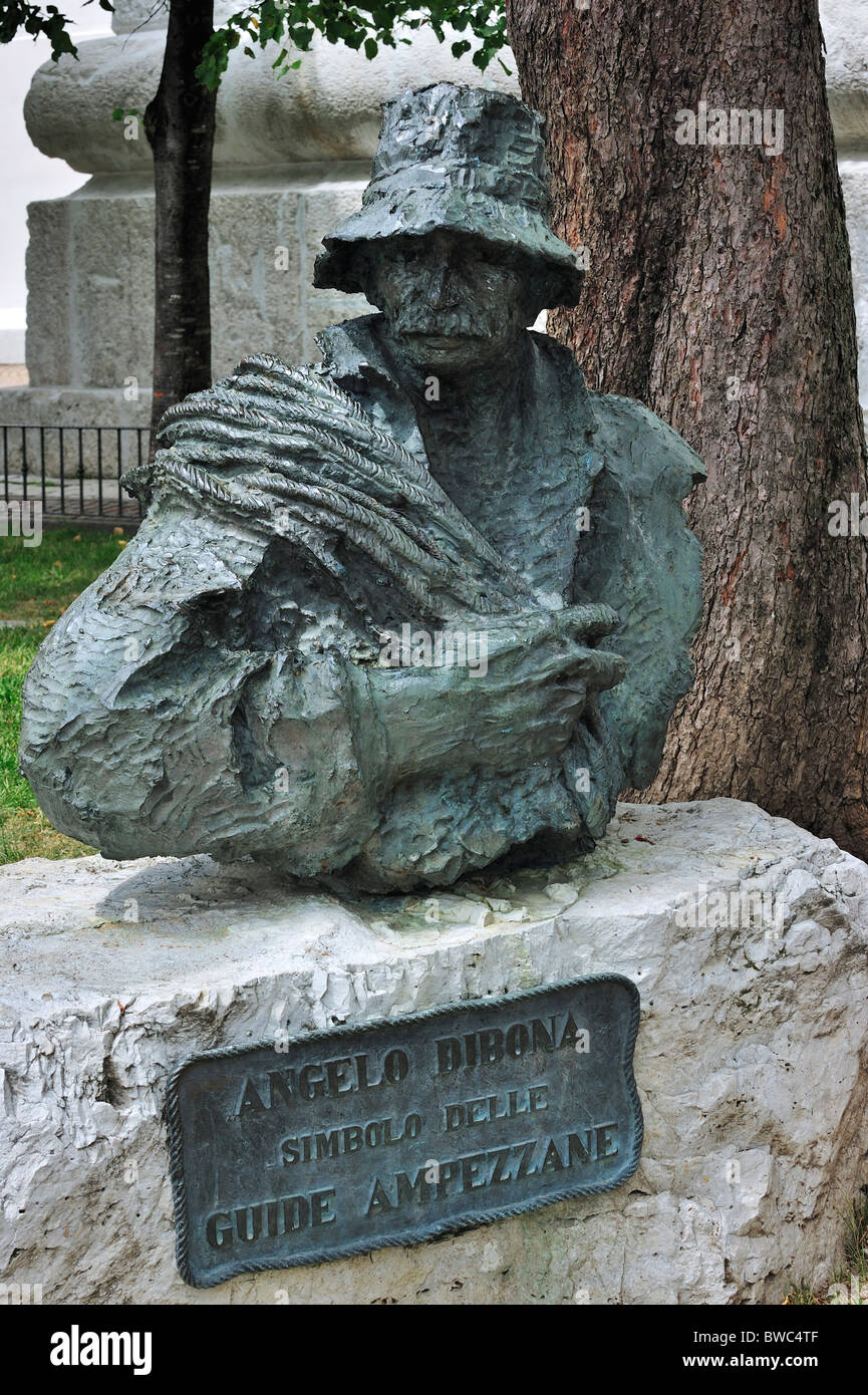 Statue de guide de montagne Angelo Dibona à Cortina d'Ampezzo, Dolomites, Italie Banque D'Images