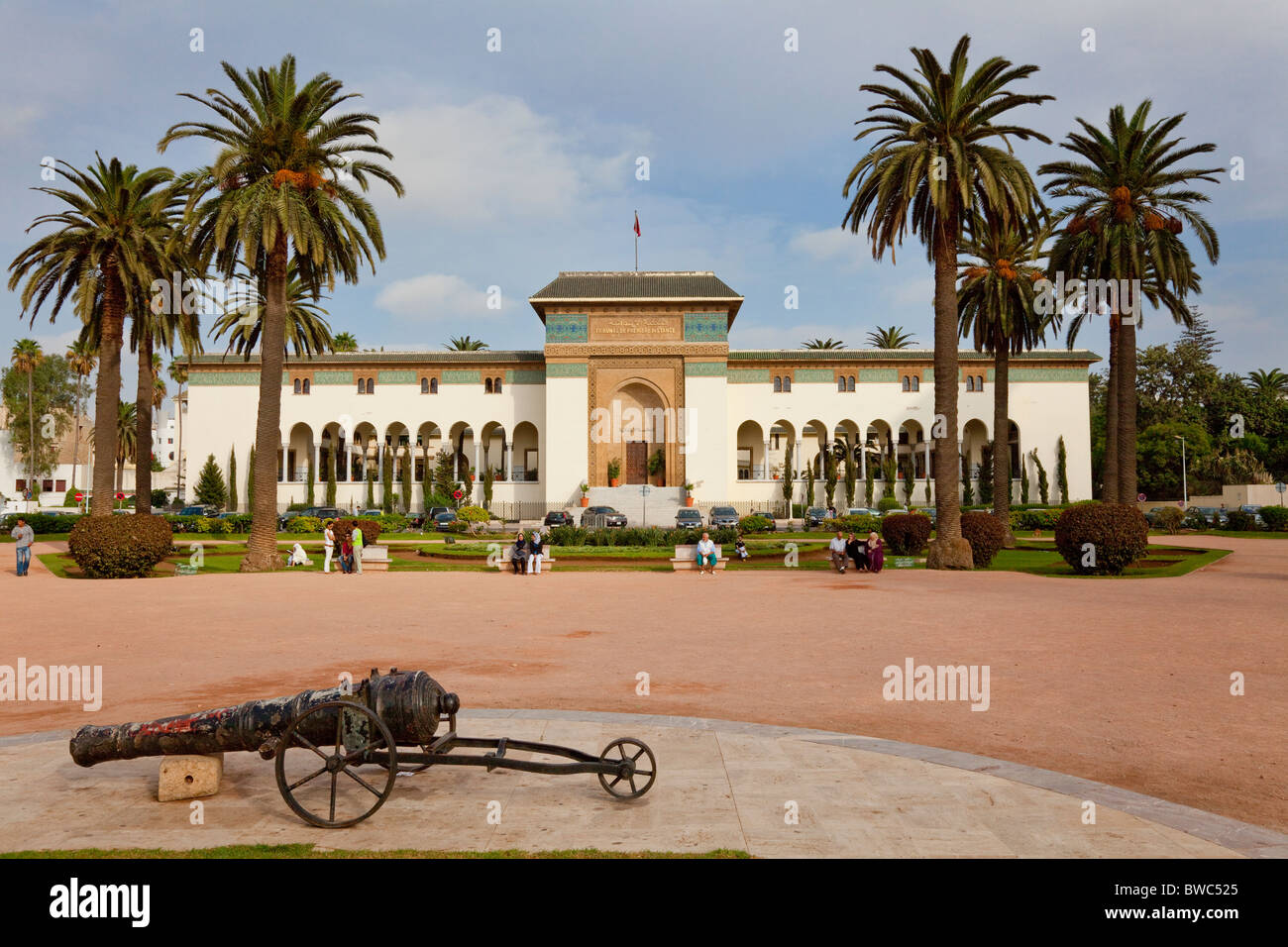 La place Mohammed V et palais de justice de Casablanca, Maroc. Banque D'Images