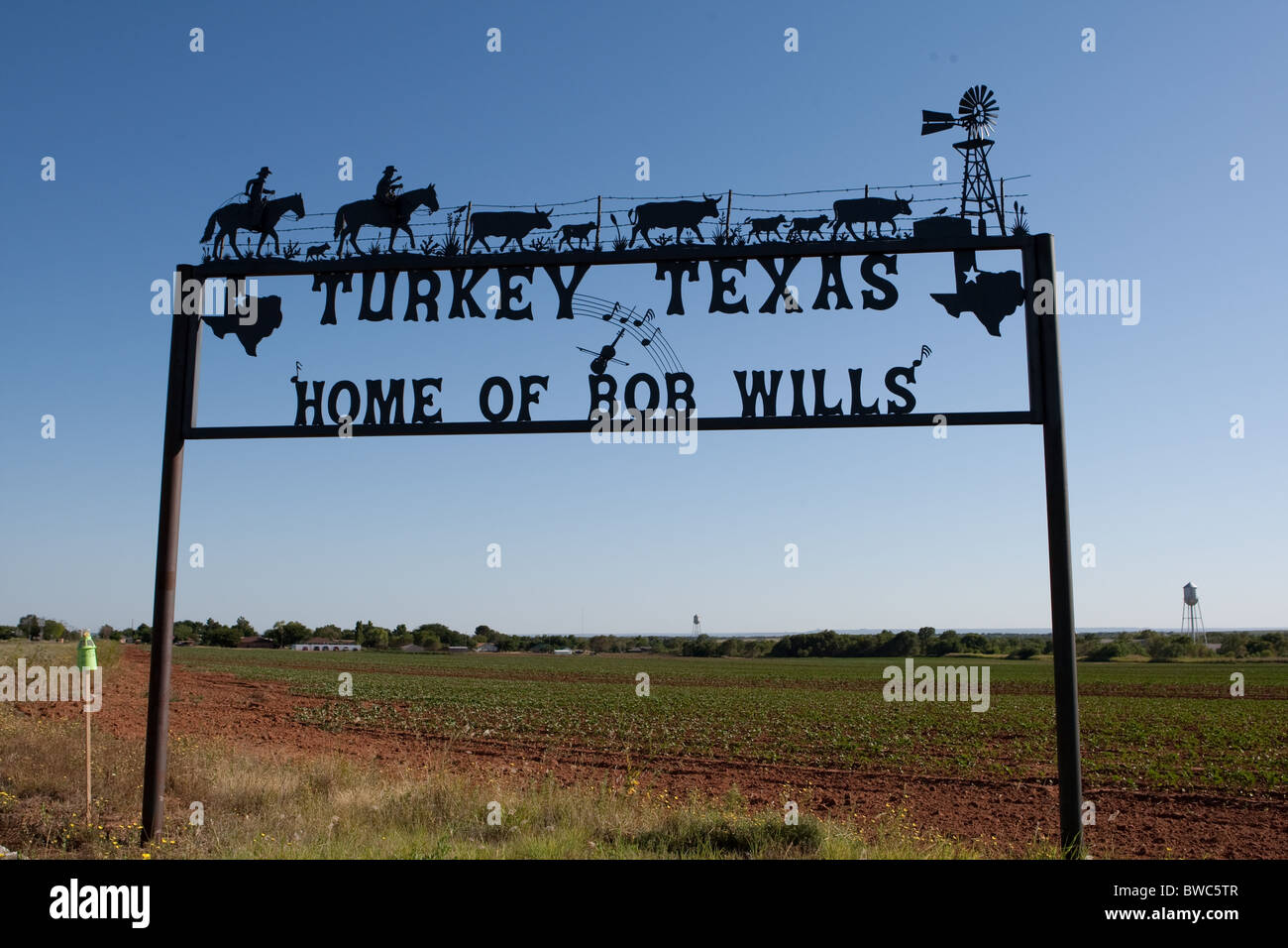 Metal sculpture signe sur route en dehors de la Turquie, au Texas, le berceau de la légende Bob Wills, 'Le Roi de Western Swing' Banque D'Images