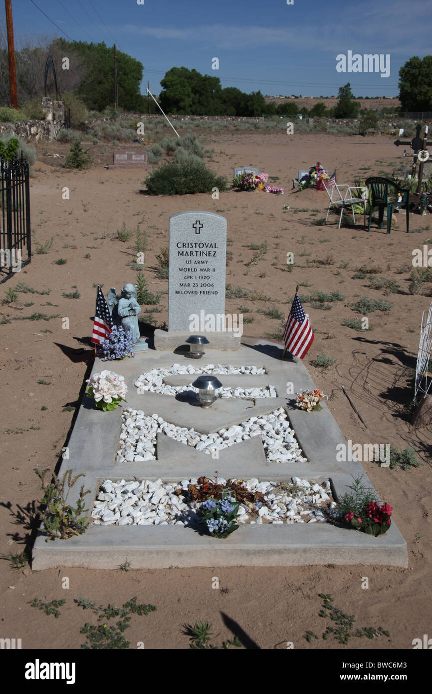 Ancien combattant de la Deuxième Guerre mondiale américain tombe au cimetière de San Ysidro Corrales à Corrales, New Mexico, le 10 juin, 2010 Banque D'Images