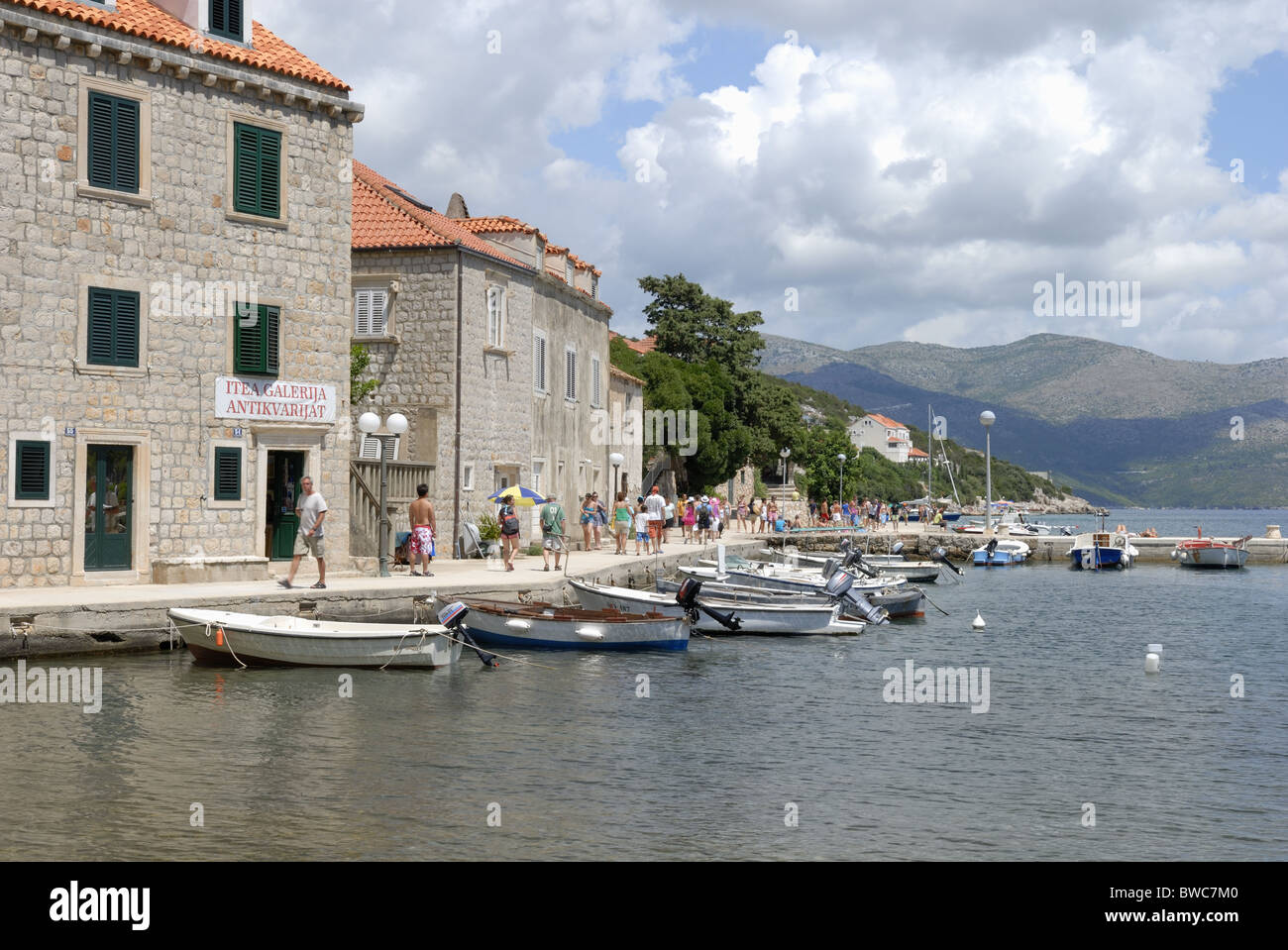 Une belle vue sur le port de l'Sudurad Village sur l'île de Sipan, îles Elafiti. L'île de Sipan est la plus grande des... Banque D'Images
