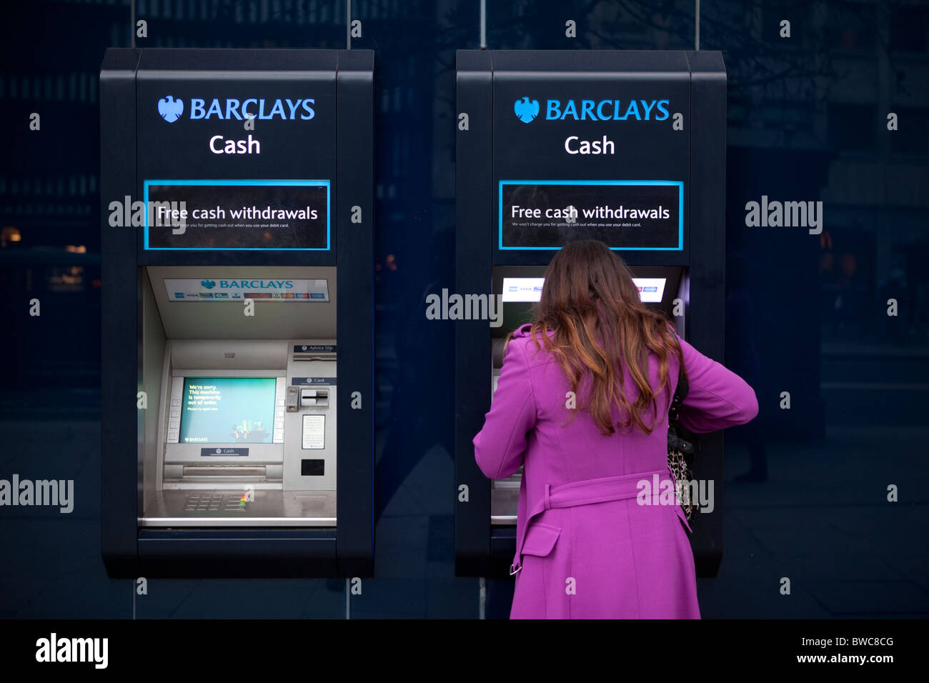 Des distributeurs automatiques de Barclays Banque D'Images