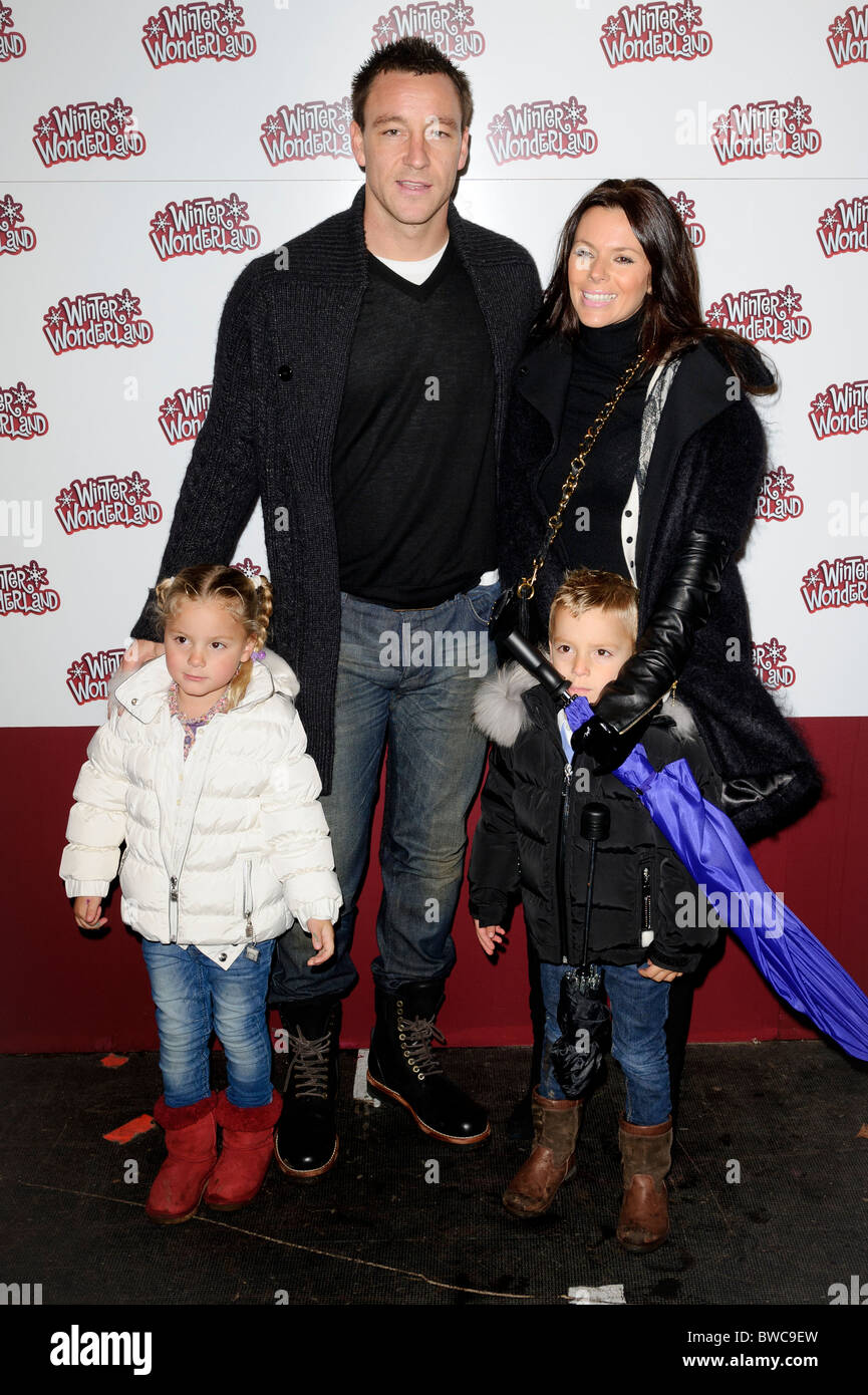 John Terry et Toni Poole assiste à la Winter Wonderland Theme Park, Hyde Park, 18 novembre 2010. Banque D'Images