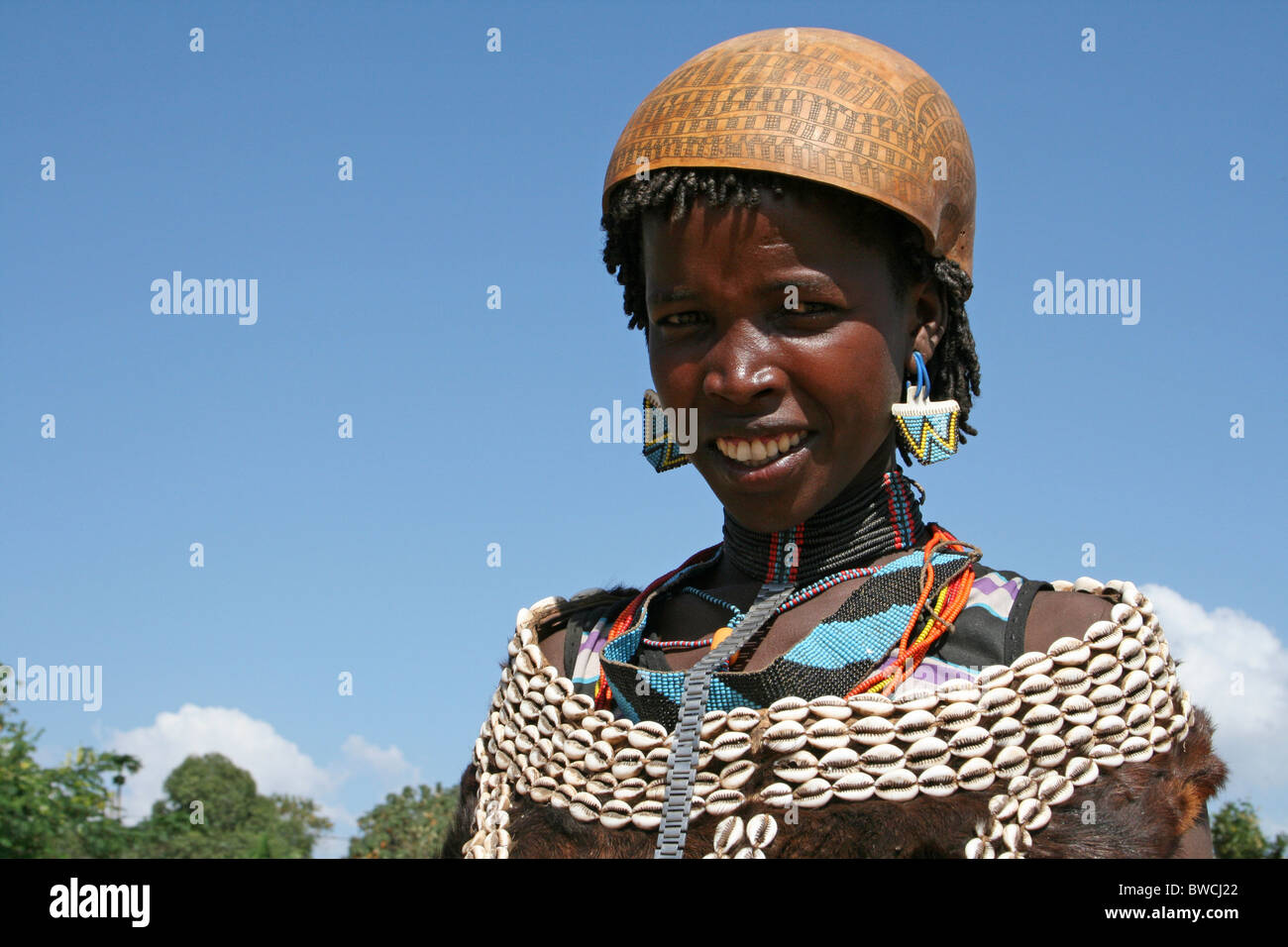 Smiling is Femme Tribal prises à Key afer, vallée de l'Omo, Ethiopie Banque D'Images