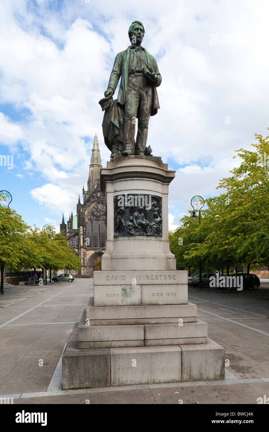 Une statue du missionnaire David Livingstone à côté de la cathédrale, Glasgow, Ecosse Banque D'Images