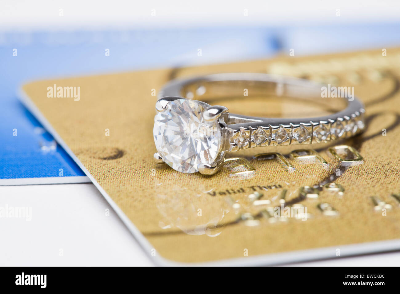 États-unis, Illinois, Metamora, anneau de diamant sur les cartes de crédit Banque D'Images