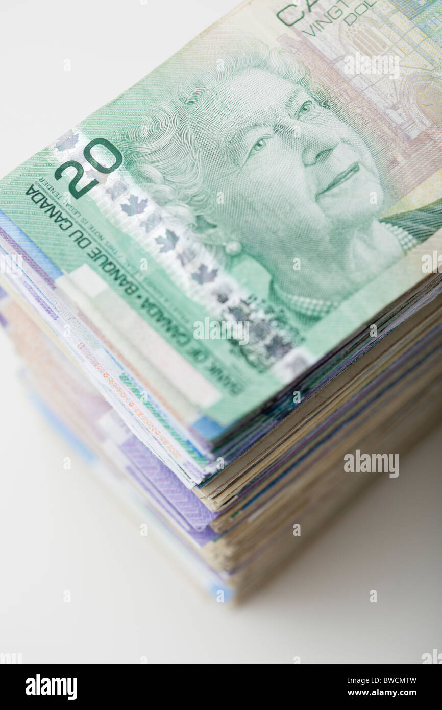 États-unis, Illinois, Metamora, Studio shot of pile de billets de banque canadiens Banque D'Images