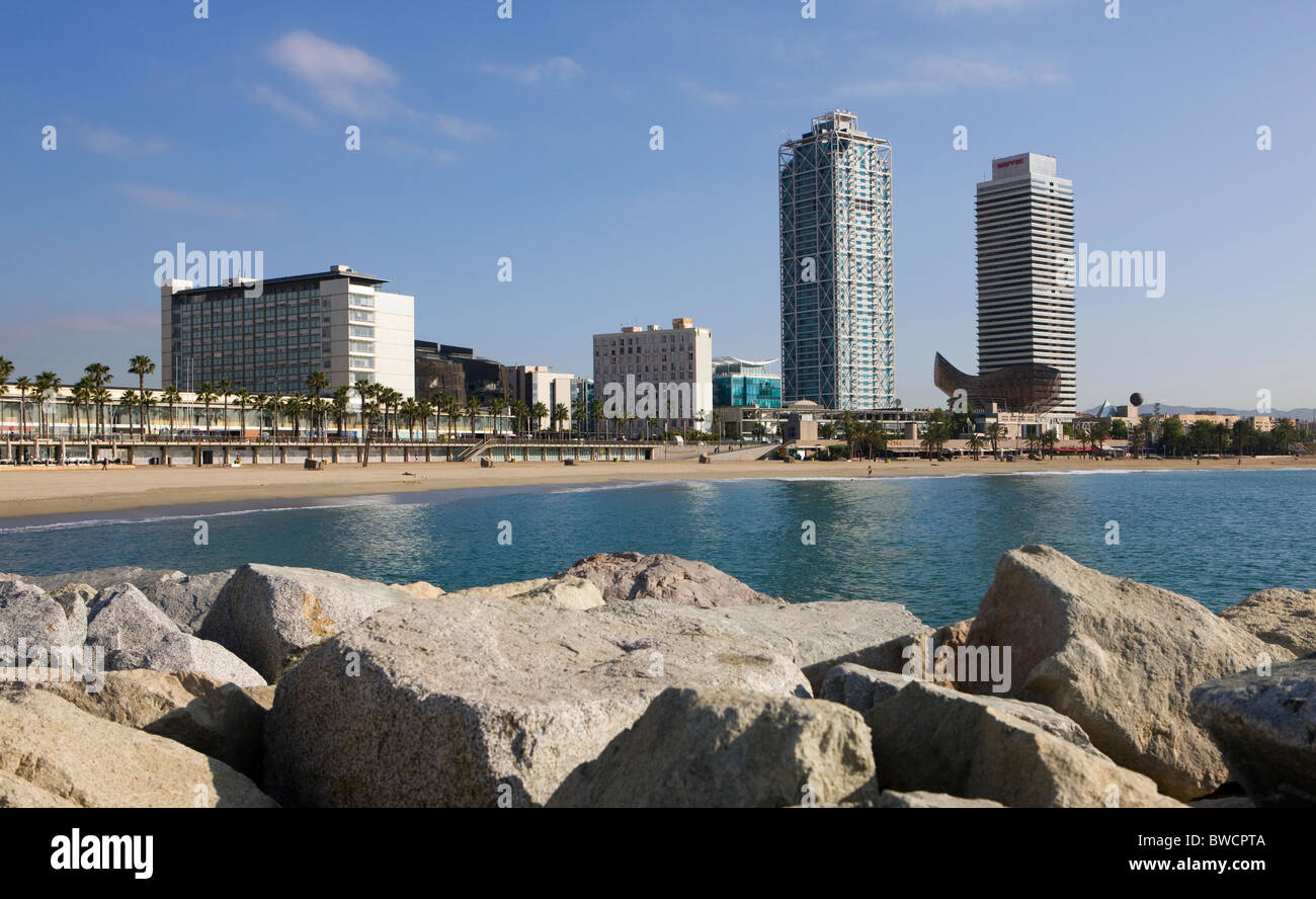Vue de la plage à Puerto Olímpico à Barcelone. Banque D'Images