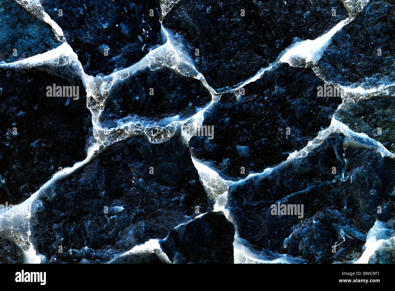 Abstrait bleu mur fantomatique fait de pierre close-up. Fond texturé. Banque D'Images