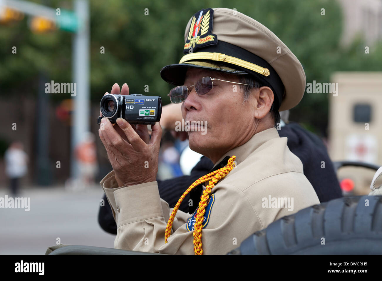 Ancien soldat sud-vietnamiens lors de l'Assemblée Veteran's Day Parade jusqu'Congress Avenue en direction de la capitale de l'Etat à Austin. Banque D'Images