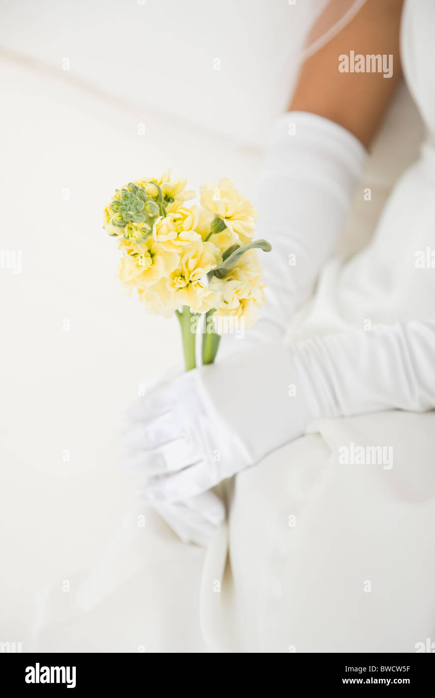 États-unis, Illinois, Metamora, bride holding Flowers Banque D'Images