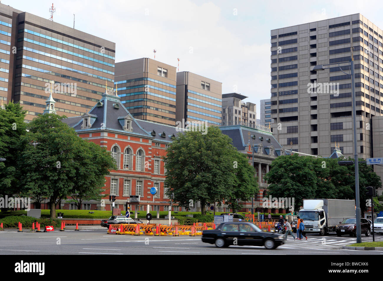 Les bâtiments modernes près de Imperial Palace, Tokyo, Japon Banque D'Images