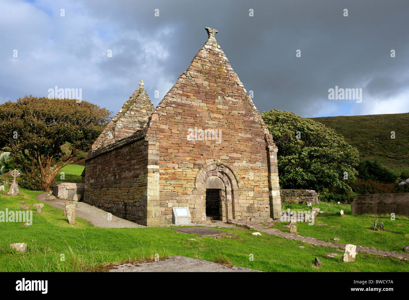 Kilmalkedar church (12ème siècle), la péninsule de Dingle, comté de Kerry, Irlande Banque D'Images