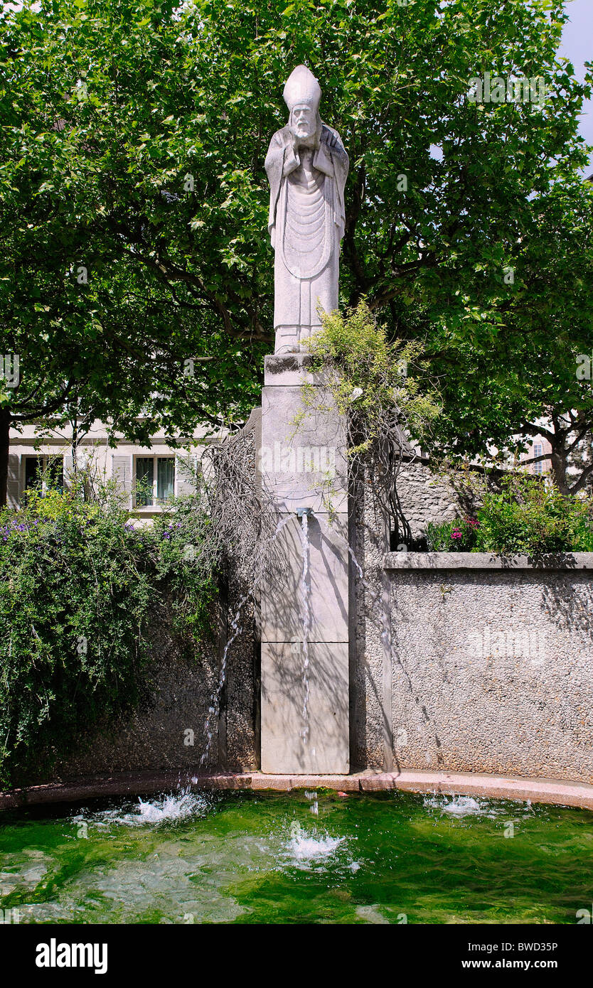 Statue fontaine de la Place Saint Denis, Suzane-Buisson, Montmartre, Paris, France Banque D'Images