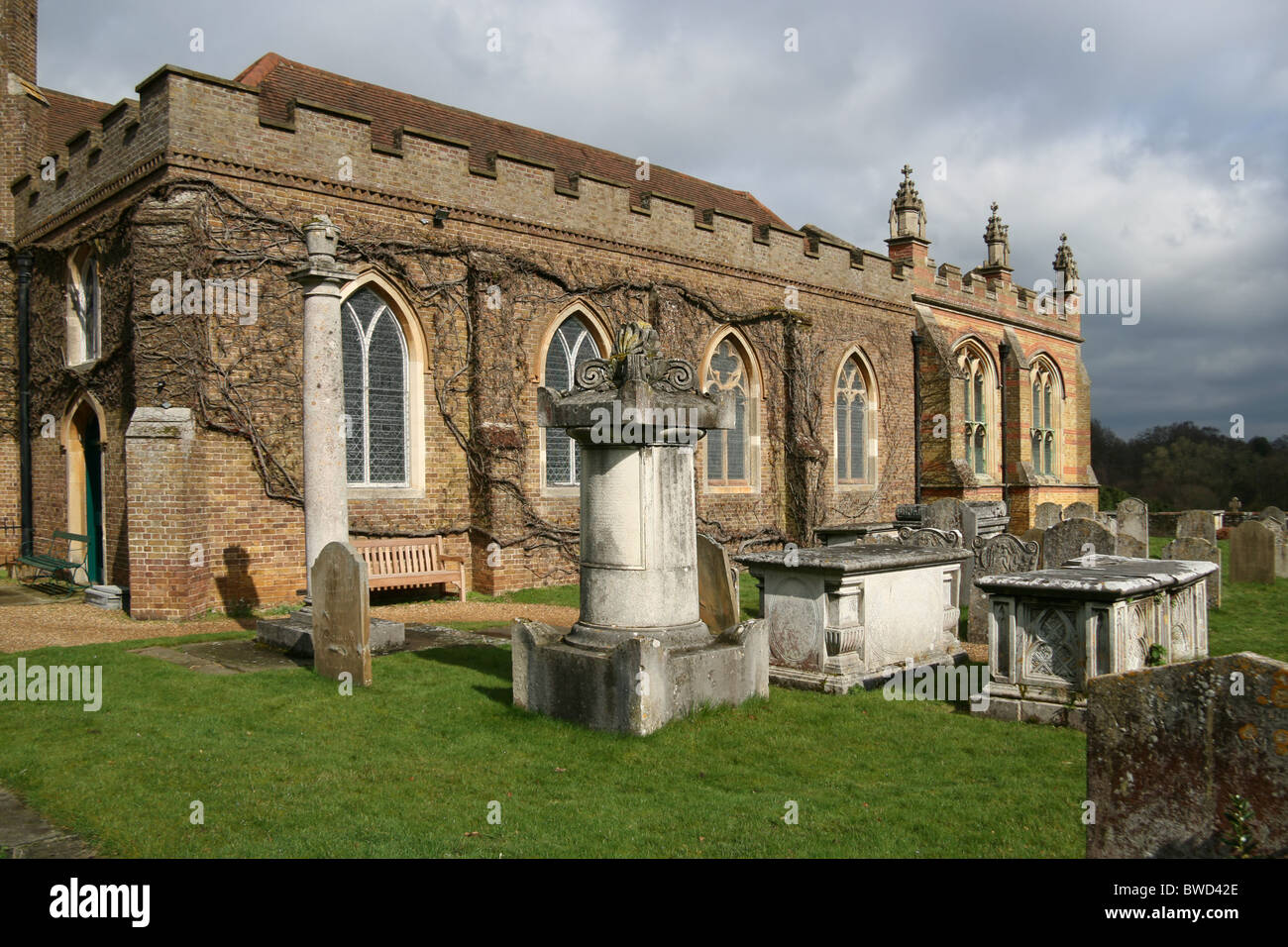 Vue sur le St Michael and All Angels Parish Church, Sunninghill, erkshire, Angleterre Banque D'Images