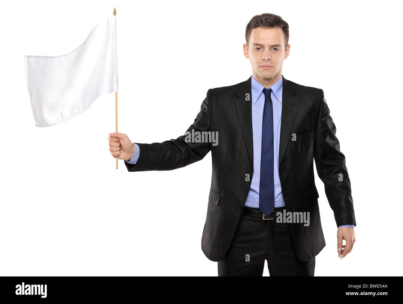 Triste homme tenant un drapeau blanc, désignant la défaite Banque D'Images