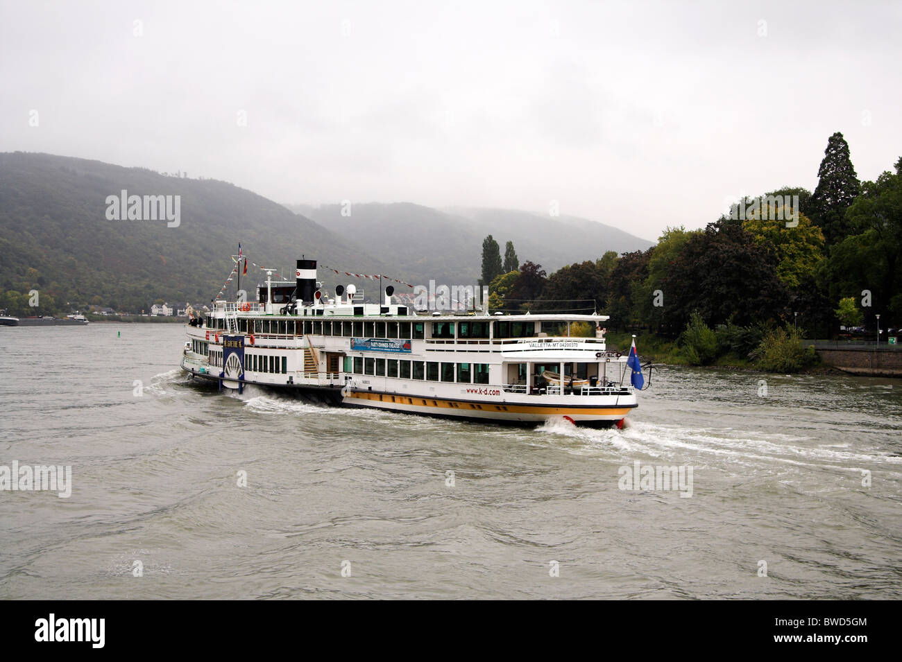 Pédalo sur le Rhin, près de Boppard, Allemagne Banque D'Images