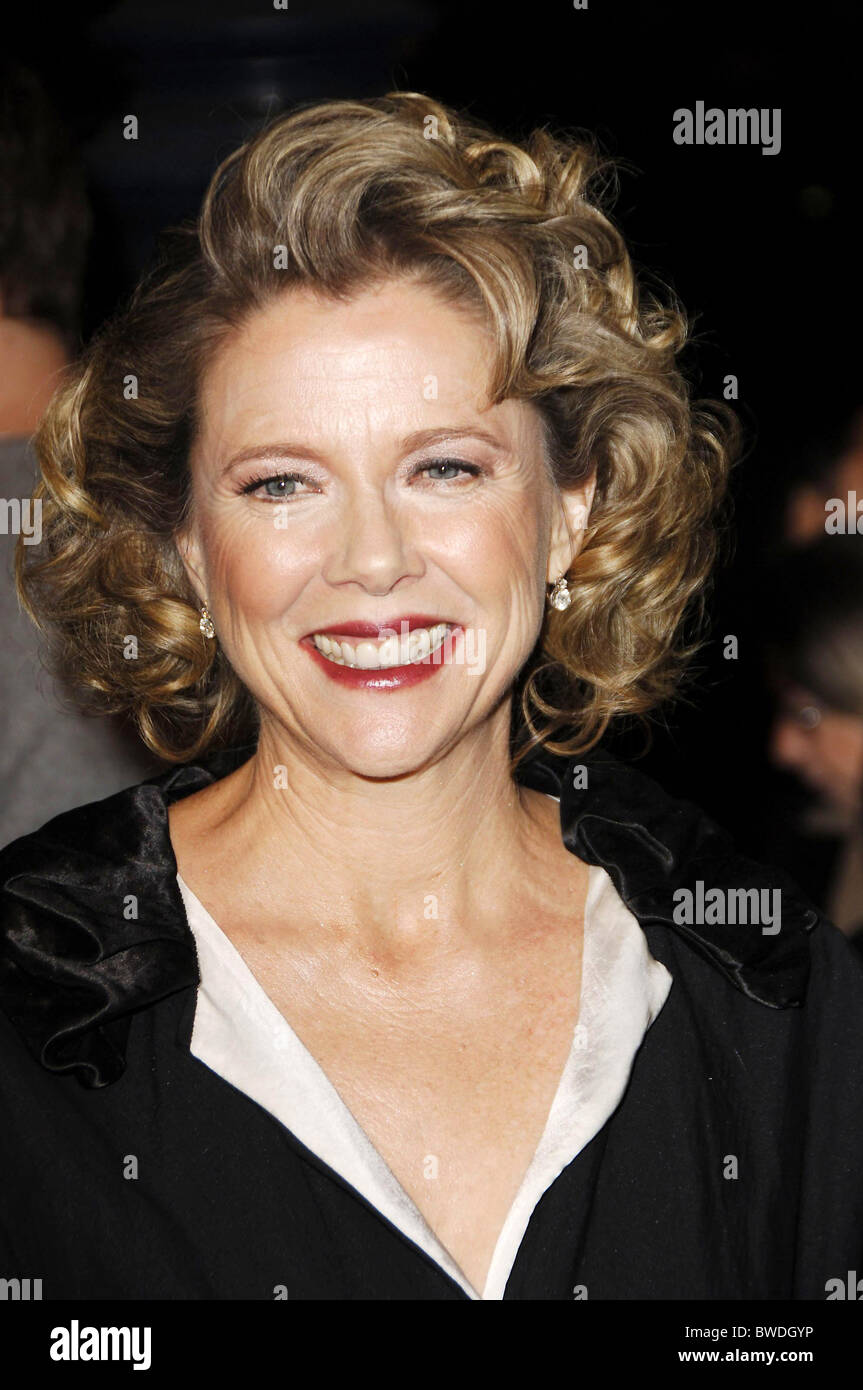 Fondation du Fonds pour la santé de l'affaissement catastrophique Prestation Premiere RUNNING WITH SCISSORS Banque D'Images