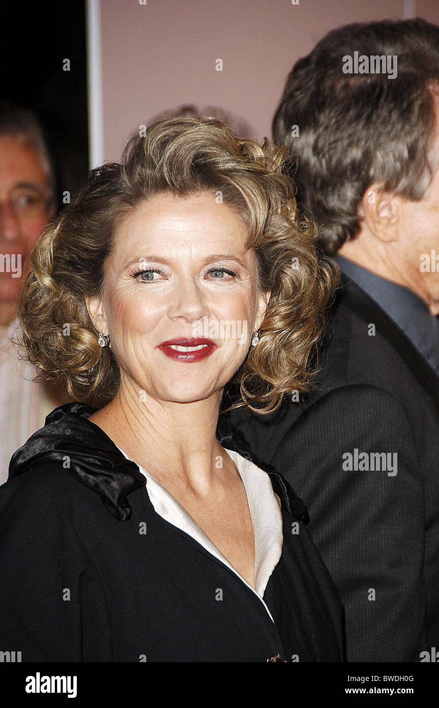 Fondation du Fonds pour la santé de l'affaissement catastrophique Prestation Premiere RUNNING WITH SCISSORS Banque D'Images