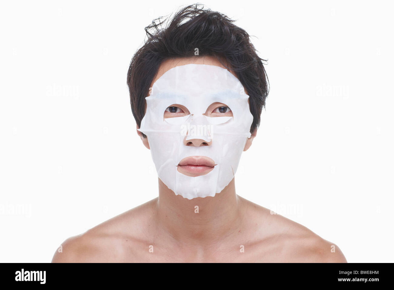 Guy fait un masque de beauté Banque D'Images