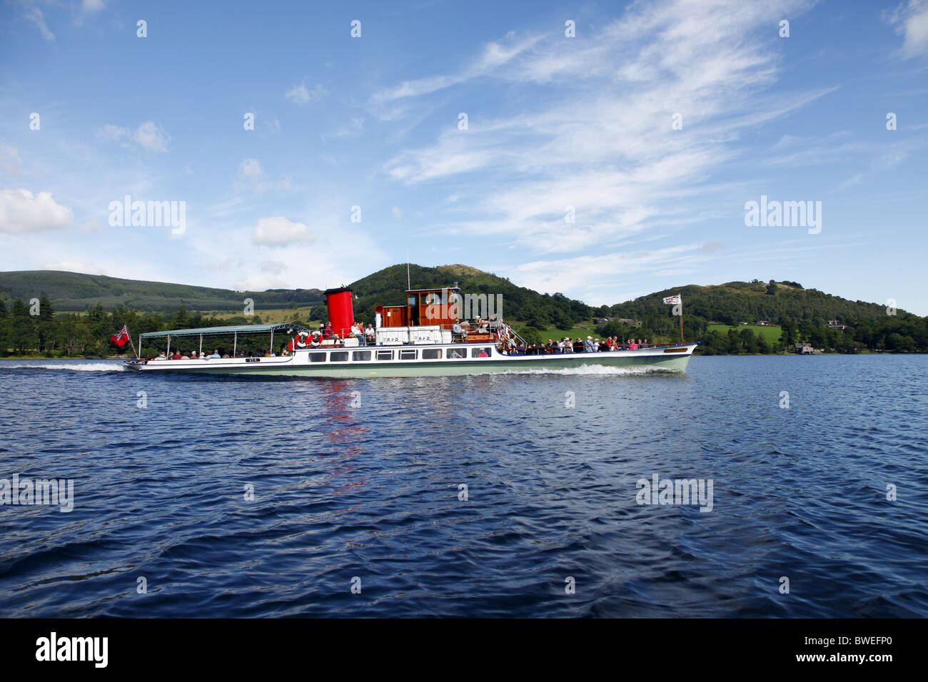 RED LAKE ULLSWATER CUMBRIA CANALISÉS STEAMER LAKE DISTRICT CUMBRIA ENGLAND LAKE ULLSWATER CUMBRIA 16 Août 2010 Banque D'Images