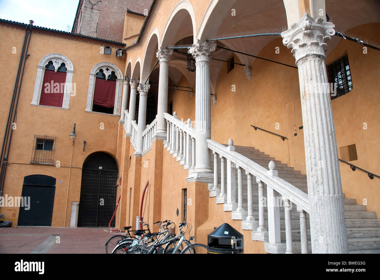 Colimaçon Palazzo del Municipio - Mairie, Ferrara Banque D'Images