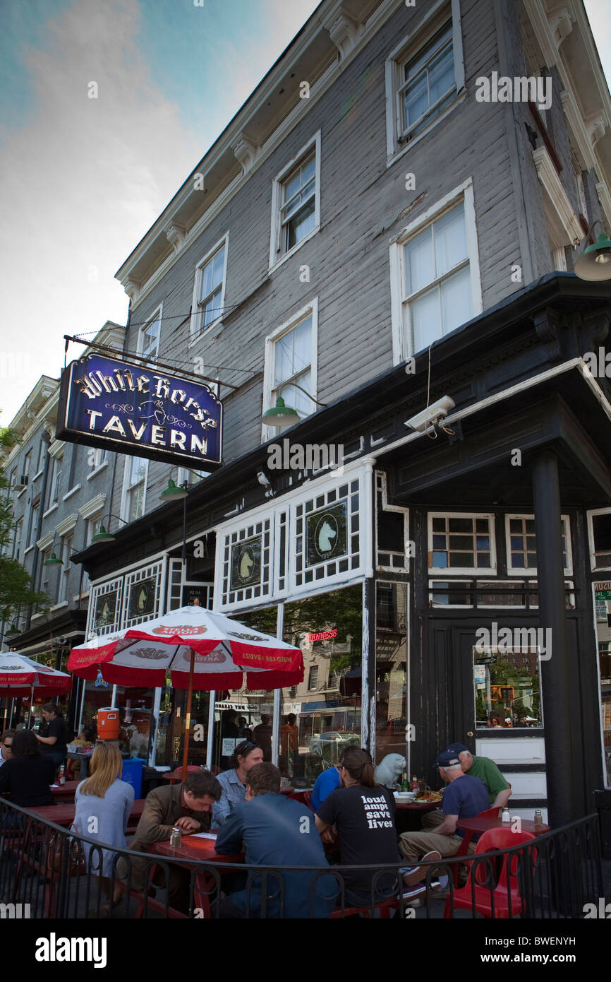 White Horse Tavern, Dylan Thomas pub préféré à New York, où il avait connu son dernier verre, USA Banque D'Images